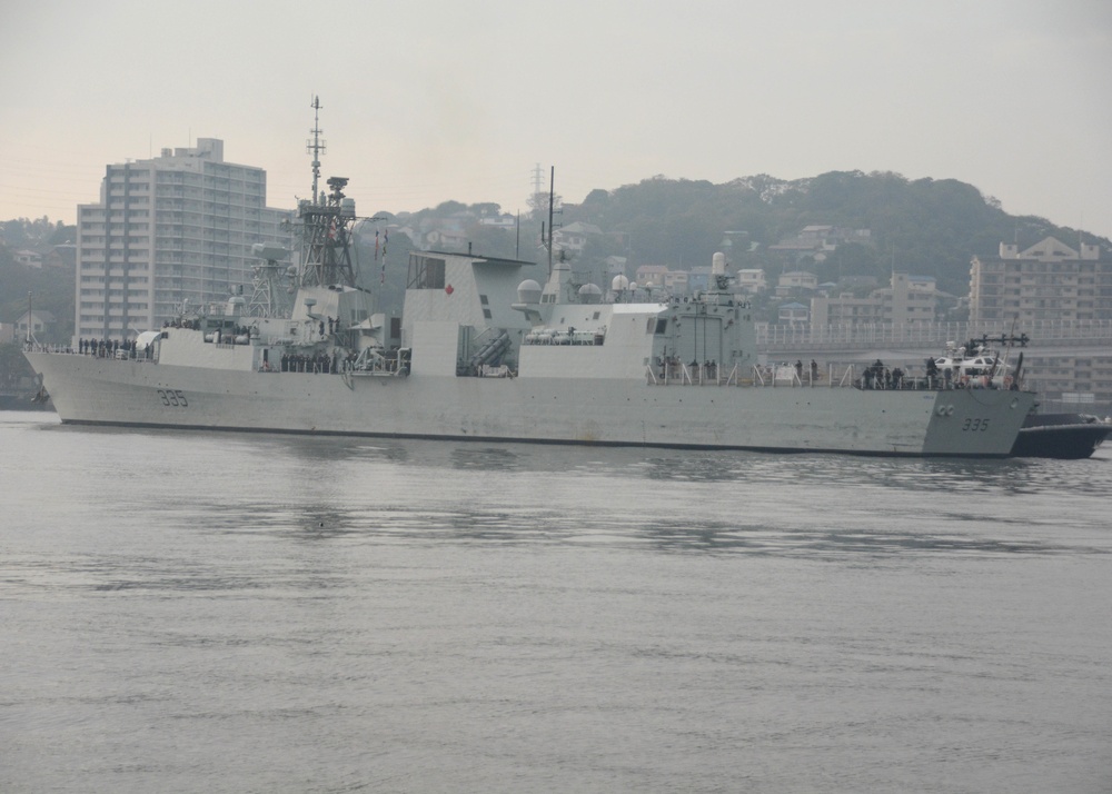 Royal Canadian Navy Halifax-class frigate, HMCS Calgary (FFH 335), Visits Yokosuka