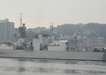 Royal Canadian Navy Halifax-class frigate, HMCS Calgary (FFH 335), Visits Yokosuka