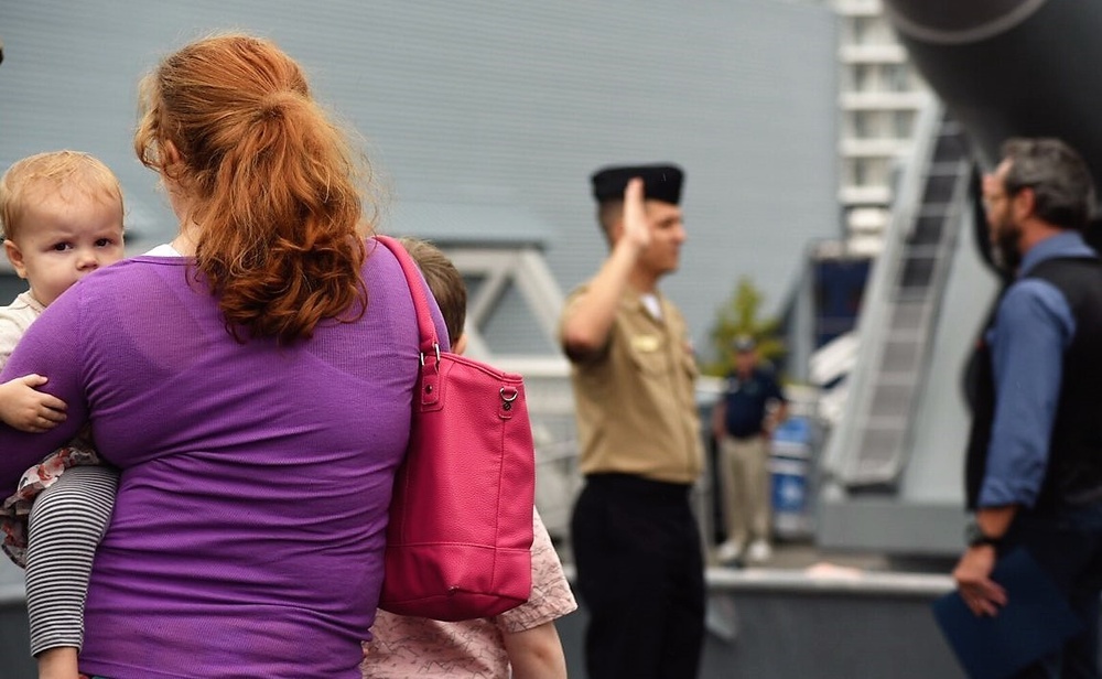 Naval Museum hosts a re-enlistment ceremony