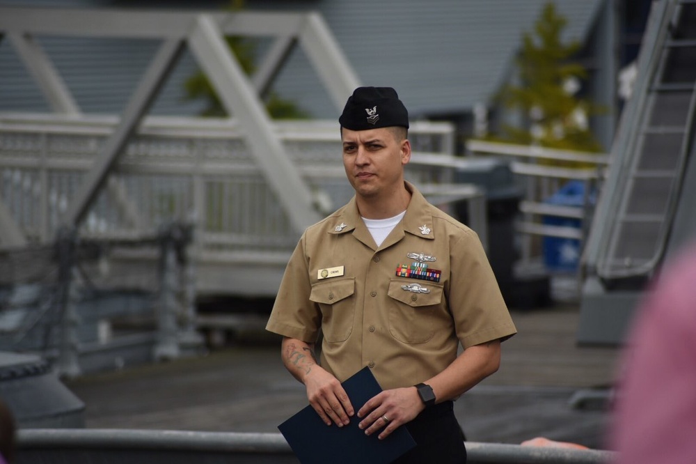 Naval Museum hosts a re-enlistment ceremony