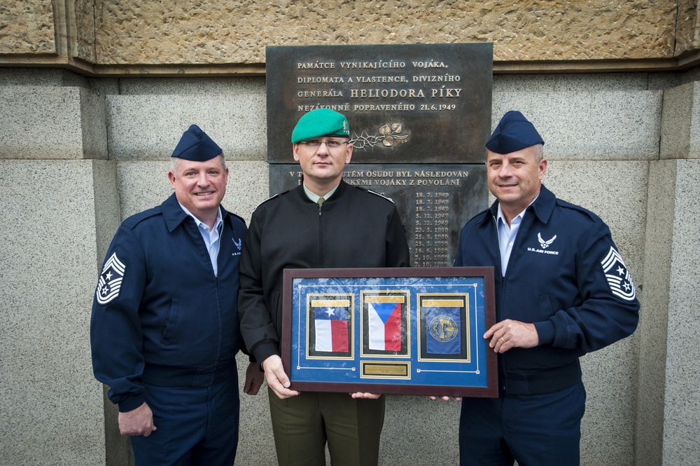 Recognizing An Enduring Bond Between Non-Commissioned Officers