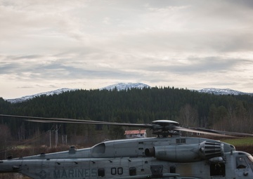 It's a TRAP! 24th MEU Marines, Royal Marines Commando in Norway train together for search and rescue during Trident Juncture