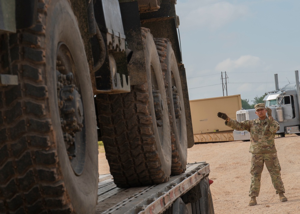 Soldiers in Donna receive vehicles and equipment