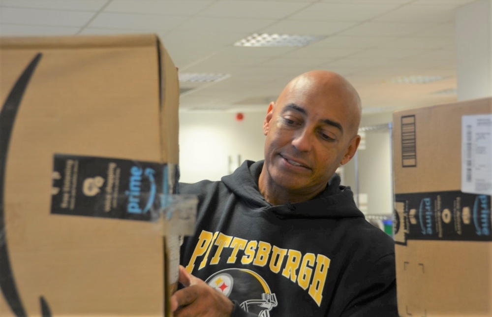 Spread holiday cheer, be a post office volunteer