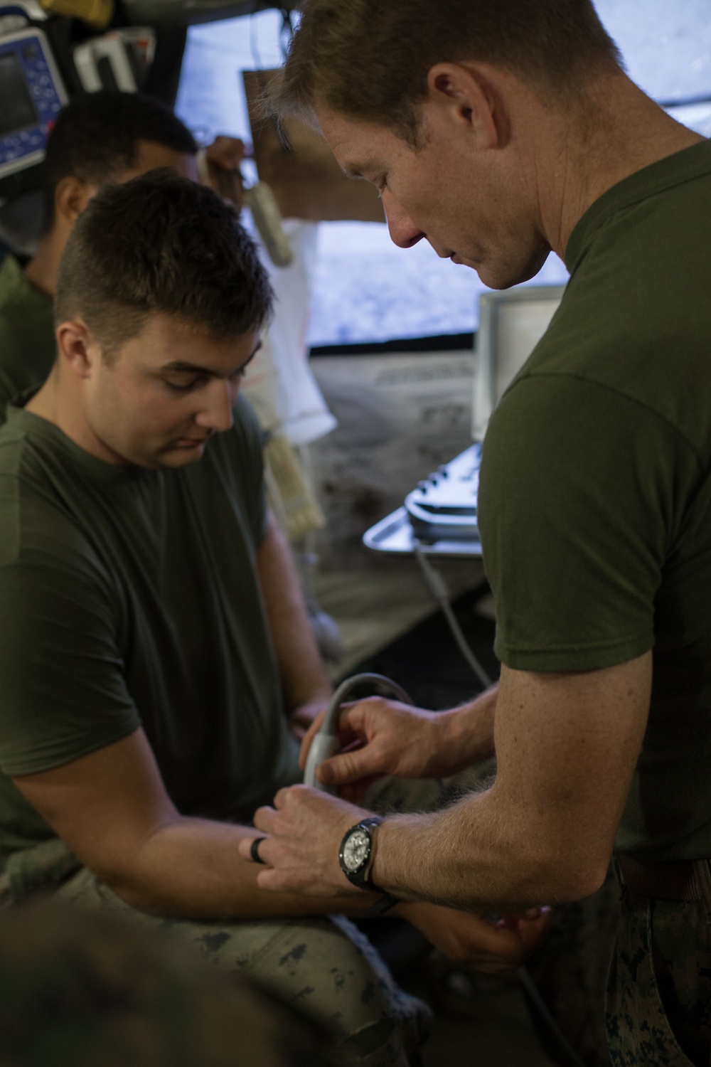 2nd Med Bn Doctors and Corpsmen Train to Locate Veins with Ultrasound