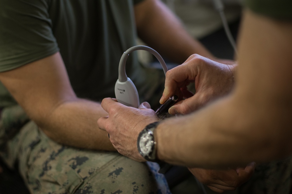 2nd Med Bn Doctors and Corpsmen Train to Locate Veins with Ultrasound