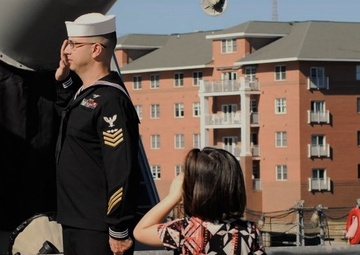 Naval Museum hosts a re-enlistment ceremony for VAW-123