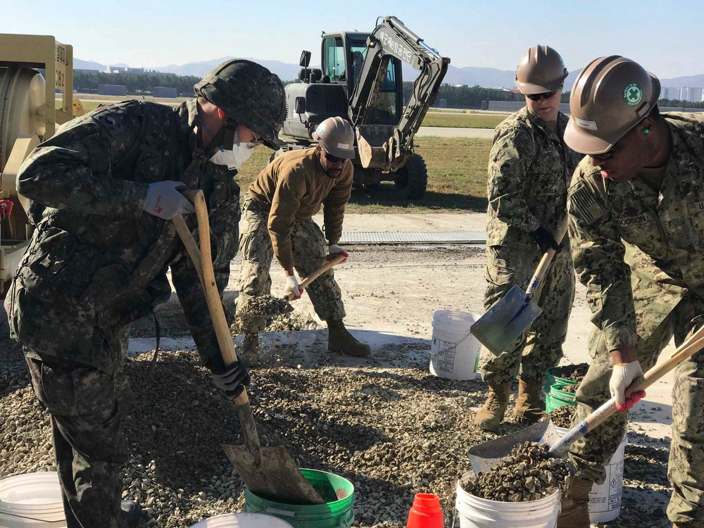 NMCB-3 Seabees work with Republic of Korea Seabees