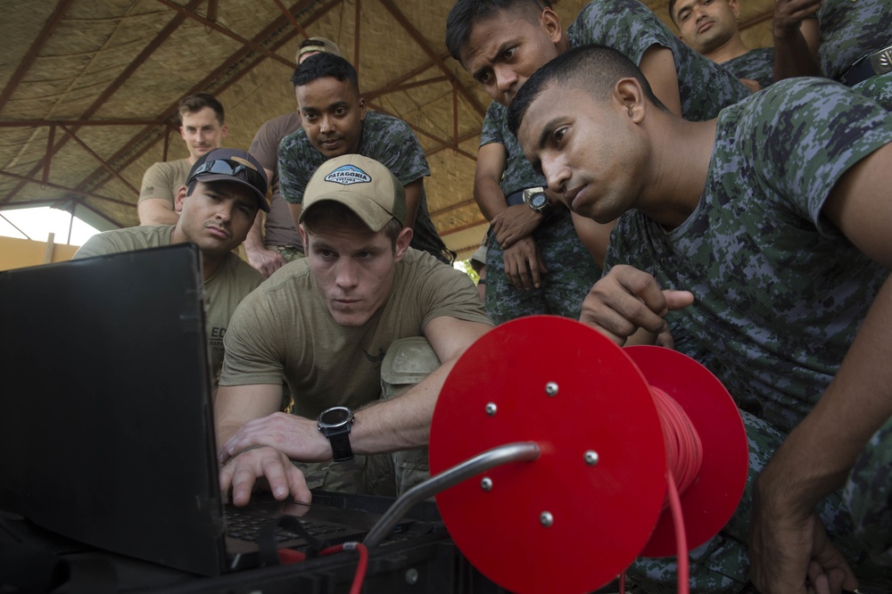 U.S. Explosive Ordinance Technicians (EOD) and Bangladesh EOD Train Together
