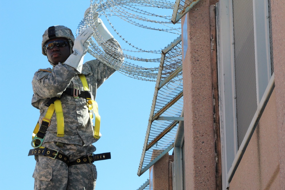 Soldiers Strengthen Arizona Border