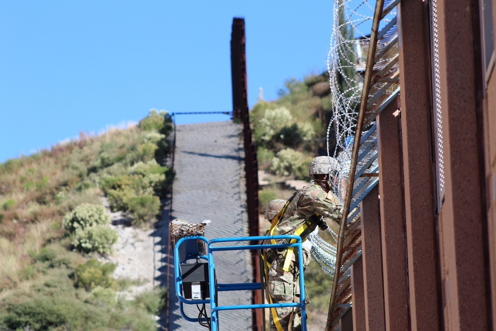 Soldiers Strengthen Arizona Border