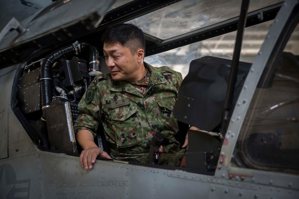 1st MAW, JGSDF leaders strengthen ties