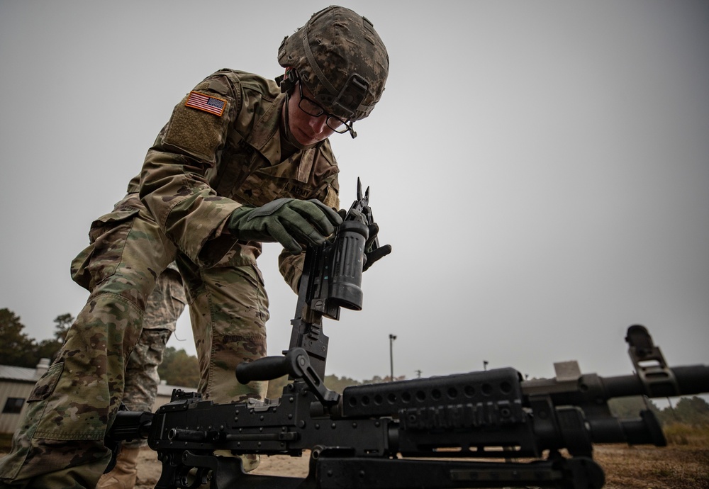 1-114th Infantry Regiment Soldiers train with machine guns