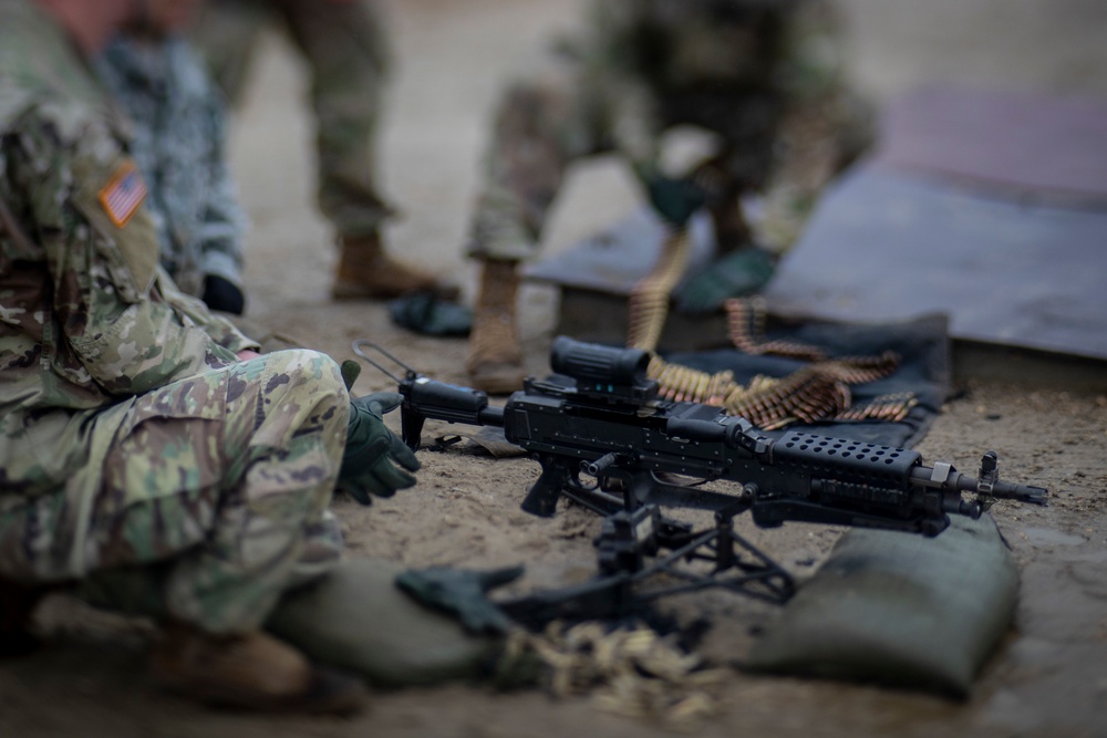 1-114th Infantry Regiment Soldiers train with machine guns