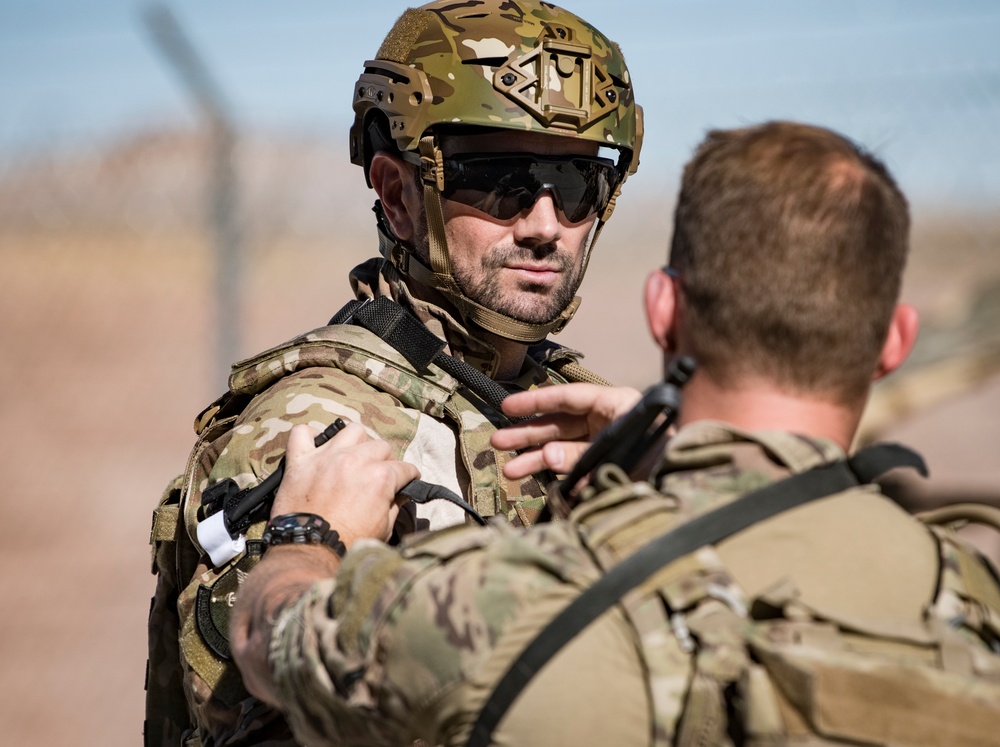 Matt Leinart tours Nellis