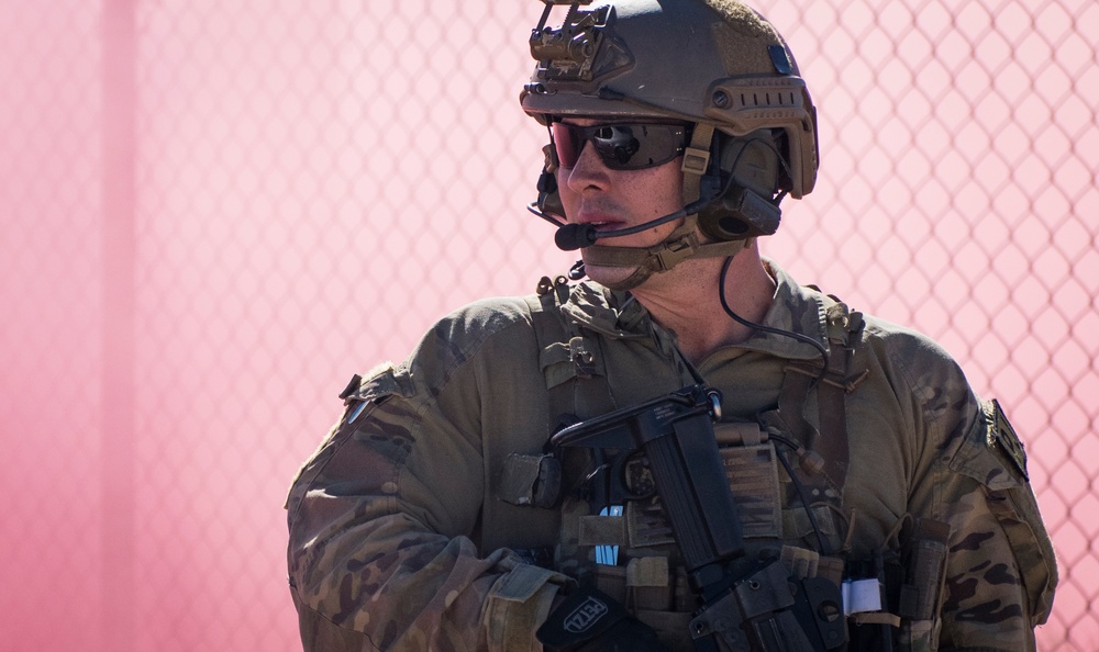 Matt Leinart tours Nellis