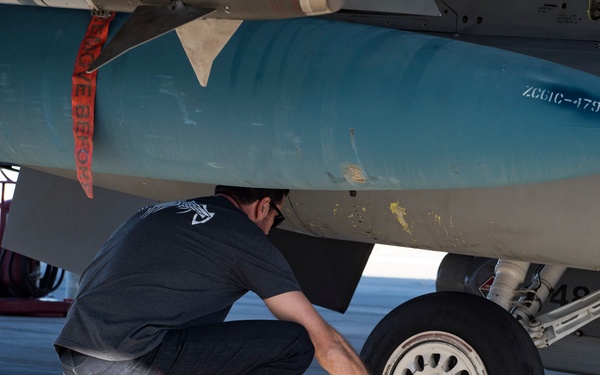 Matt Leinart tours Nellis