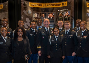 Senior Leaders Mentor Future Force