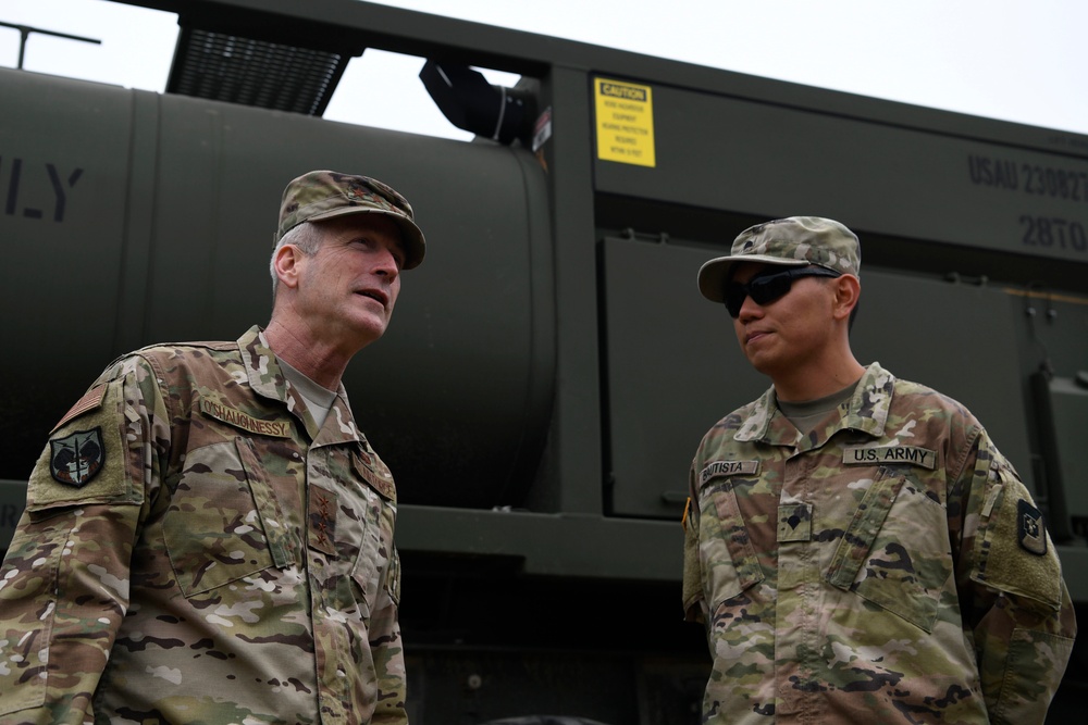 General O' Shaughnessy speaks with Soldiers