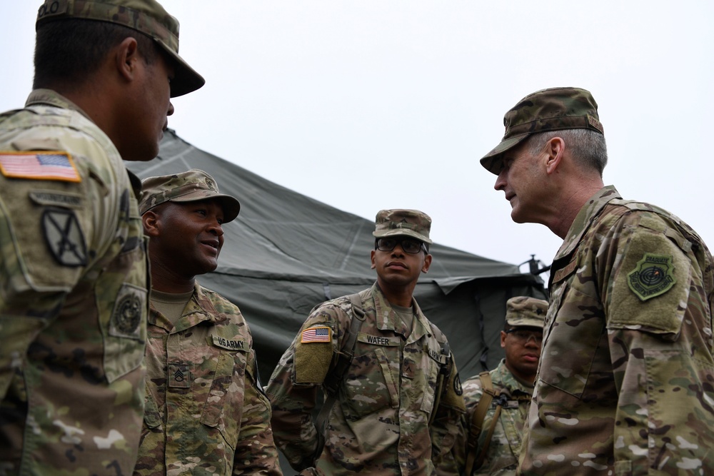 General O' Shaughnessy speaks with Soldiers