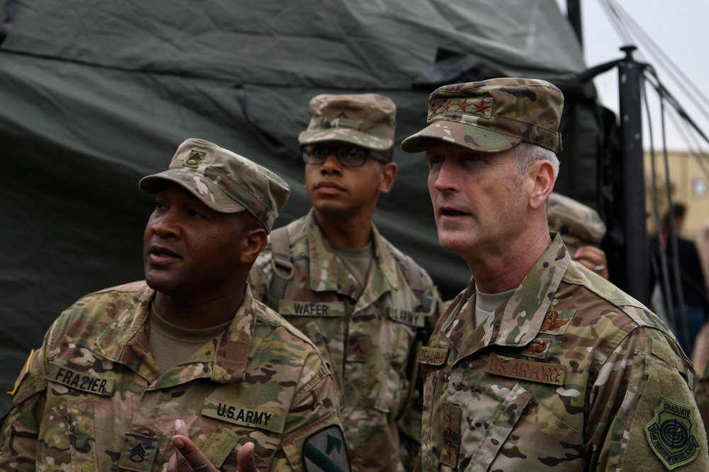 General O' Shaughnessy speaks with Soldiers