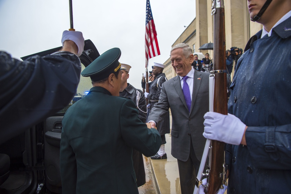 SD meets with the Minister of National Defense of the People's Republic of China