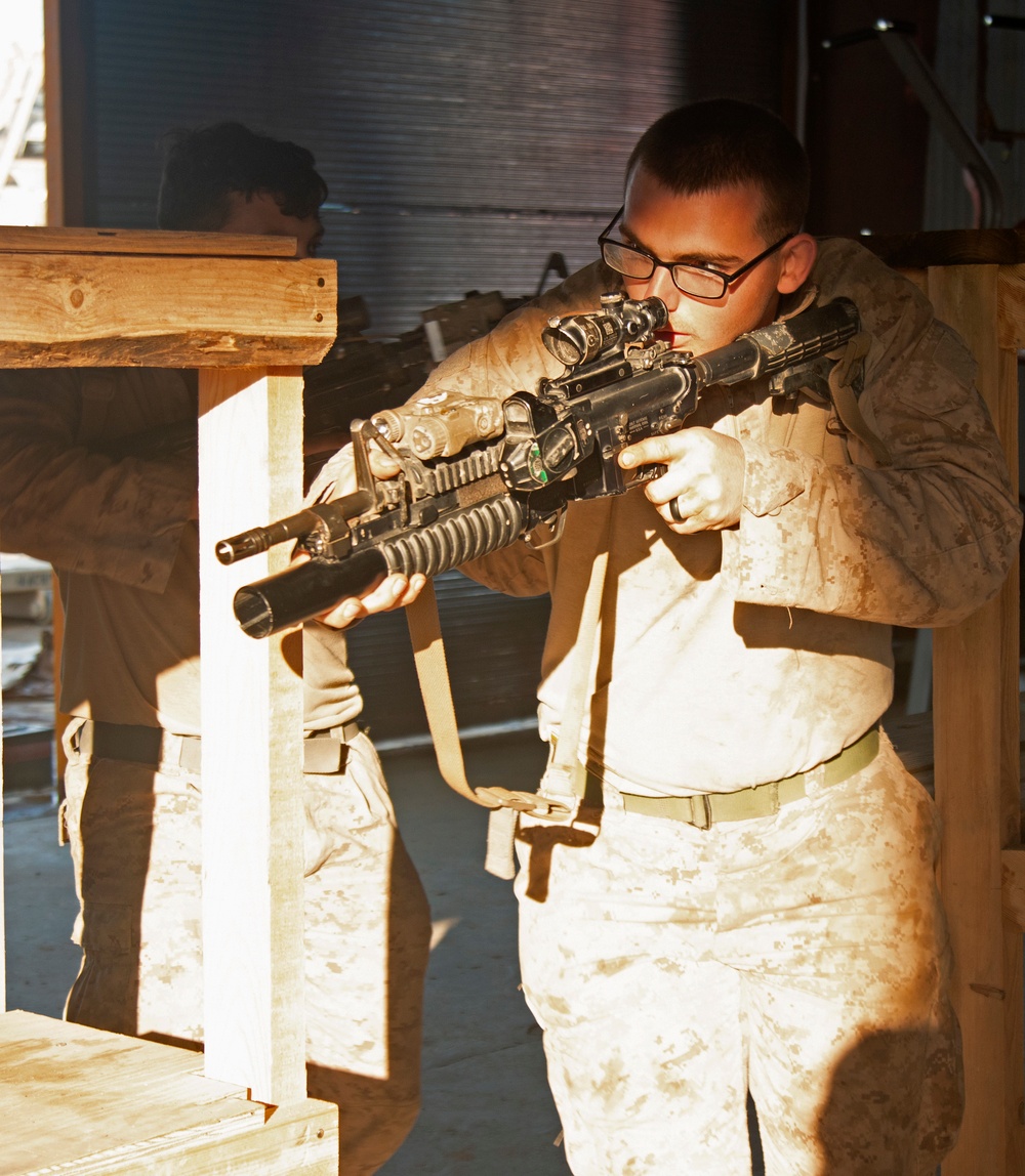 Marines Get Close With Urban Training