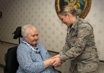Honoring our veterans: Flying Yankees spend the day with local heroes