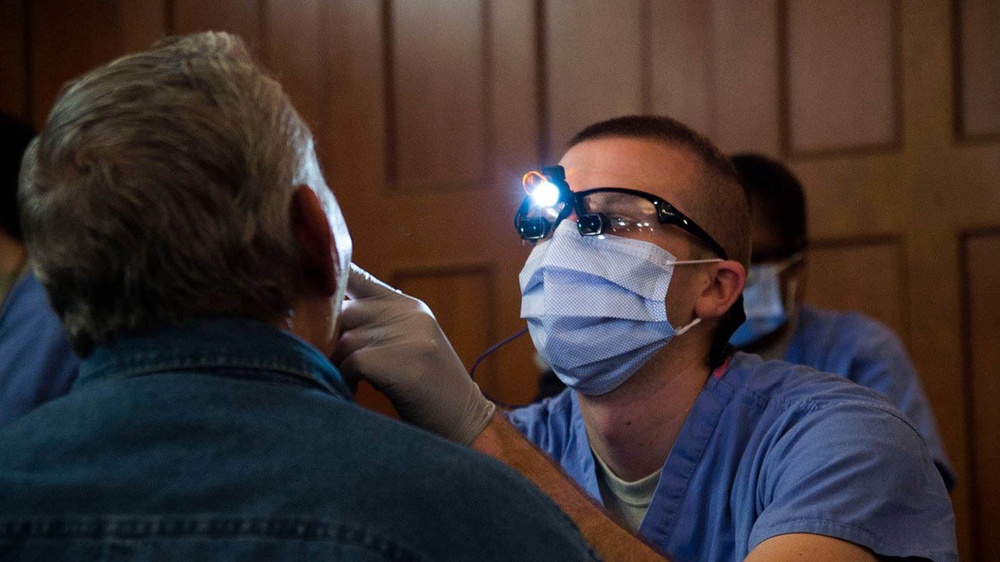 Dentist gives oral cancer screening
