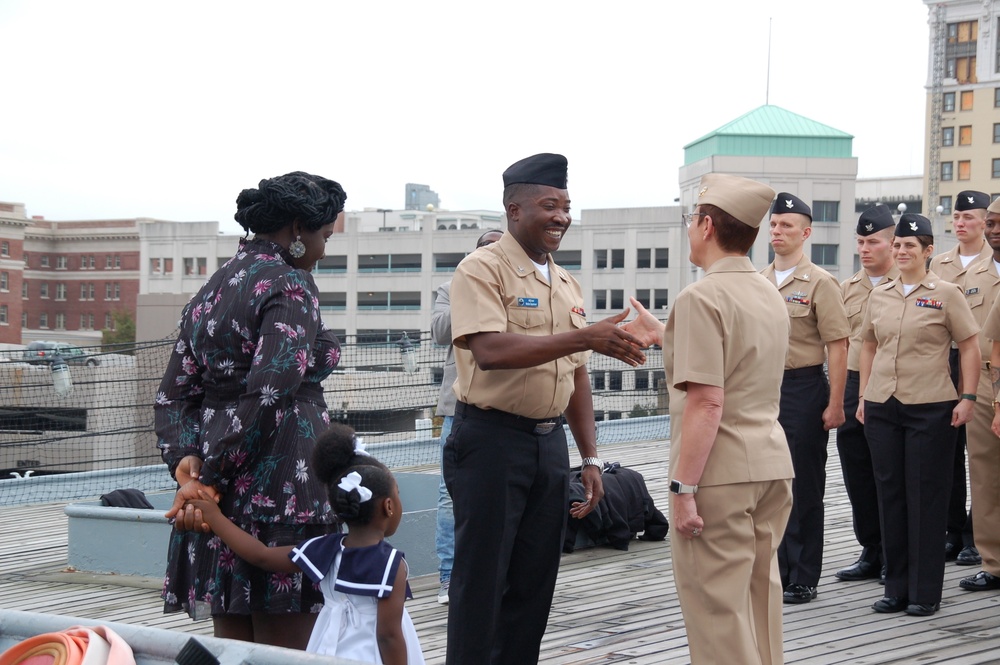 Naval Museum hosts a re-enlistment ceremony