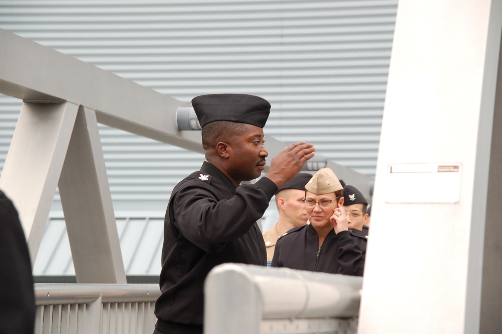 Naval Museum hosts a re-enlistment