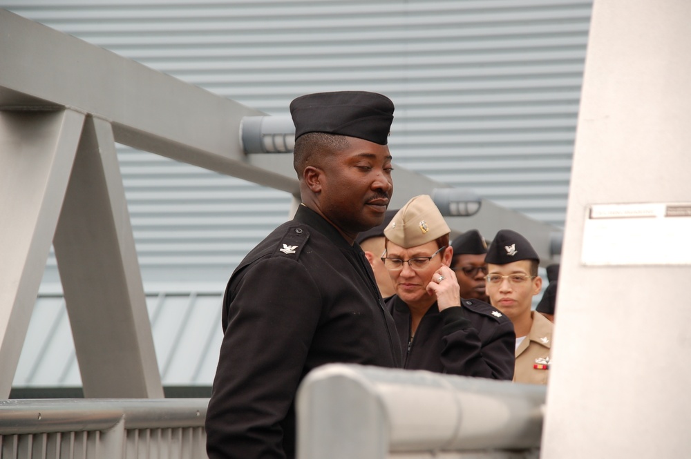 Naval Museum hosts a re-enlistment ceremony