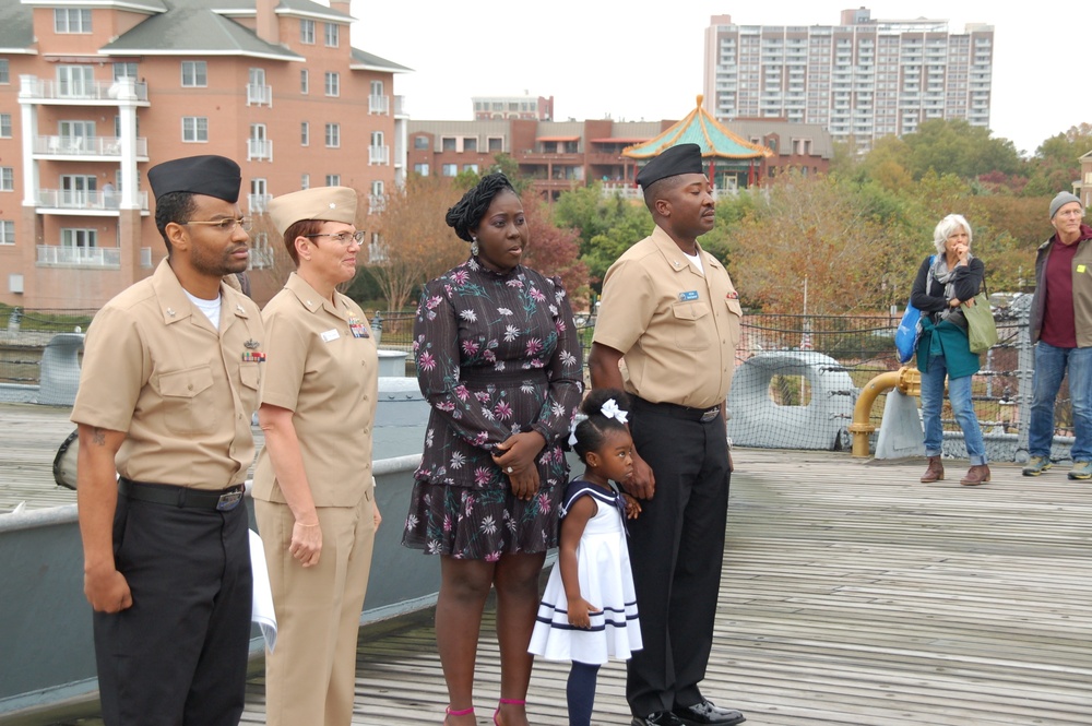 Naval Museum hosts a re-enlistment