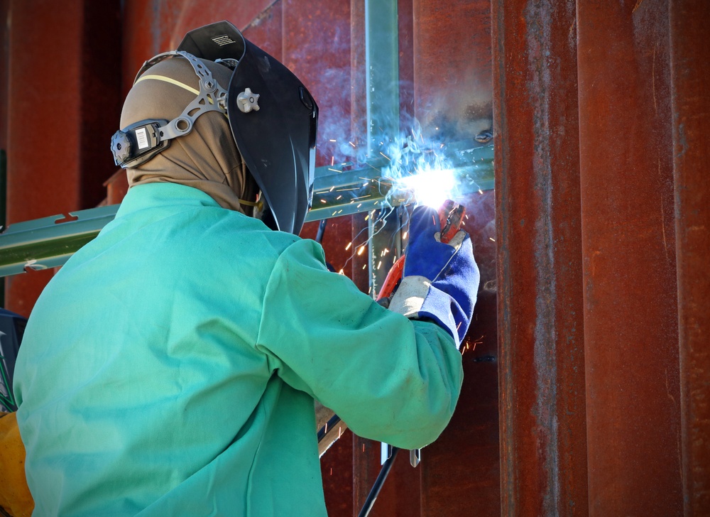 87th Sapper Company install c-wire in Arizona to support Customs Border Protection