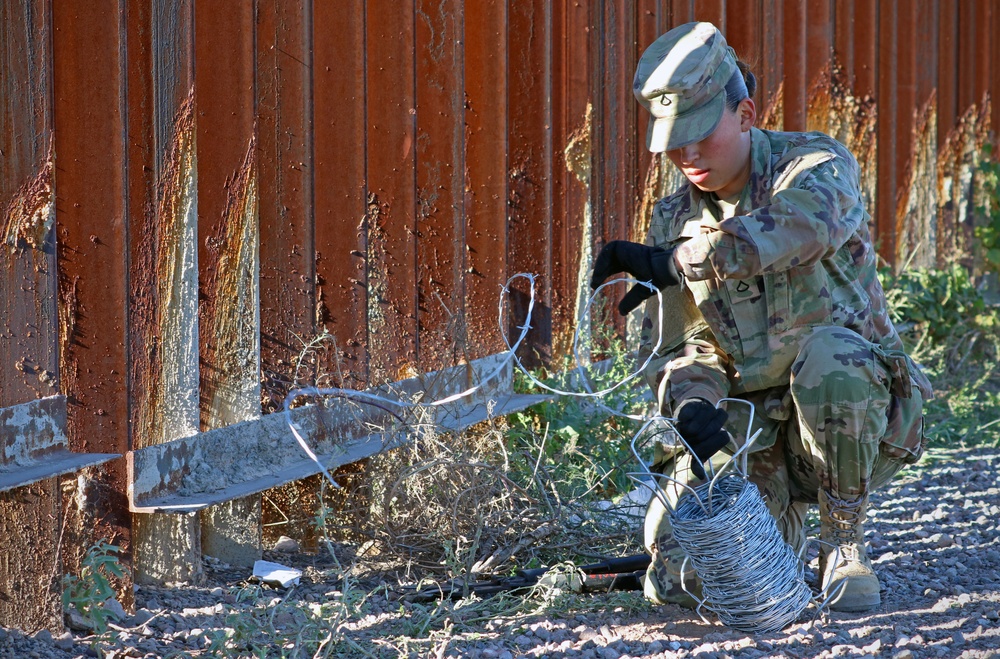 87th Sapper Company install c-wire in Arizona to support U.S. Customs and Border Protection