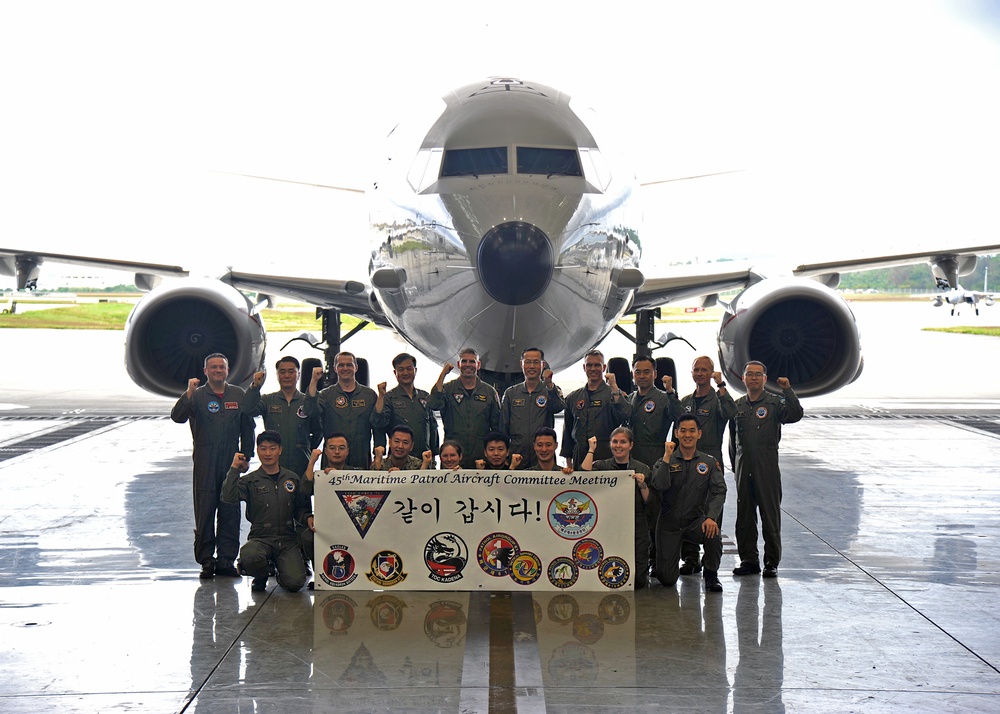 ROKN Air Wing Six Visits CTF-72 Okinawa