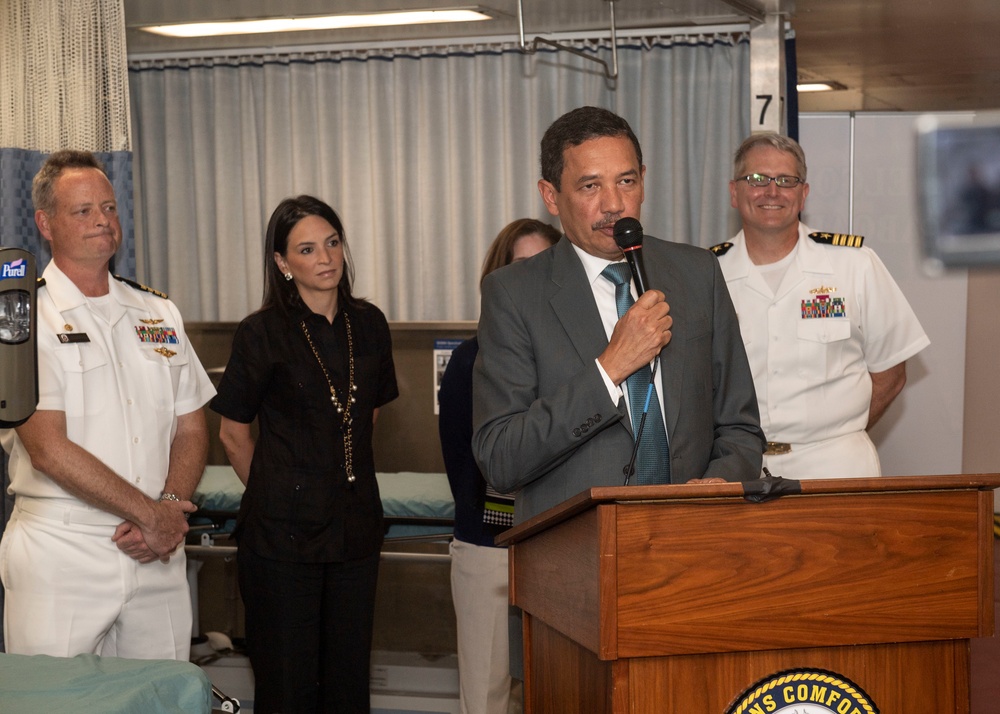 USNS Comfort Hosts Distinguished Visitors in Panama