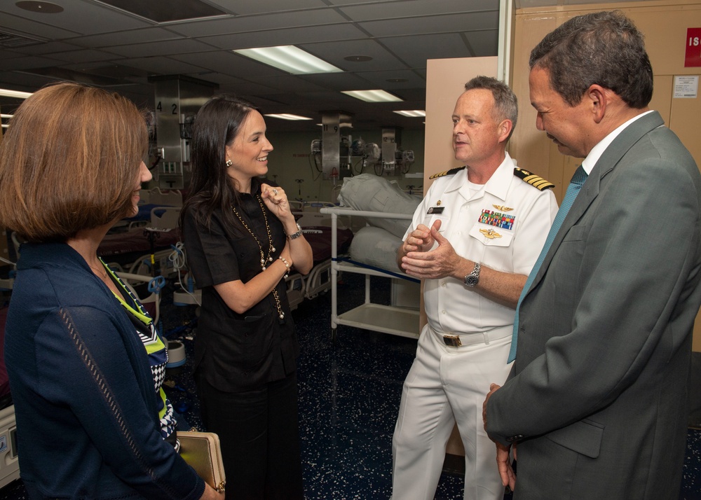 USNS Comfort Hosts Distinguished Visitors in Panama