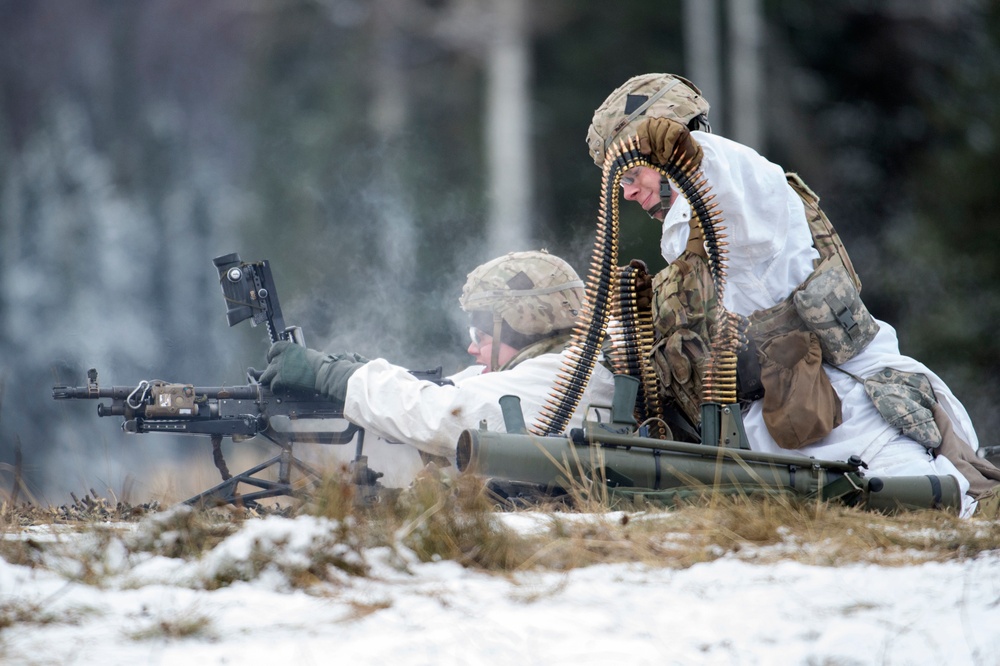1 Geronimo paratroopers conduct live-fire training at JBER