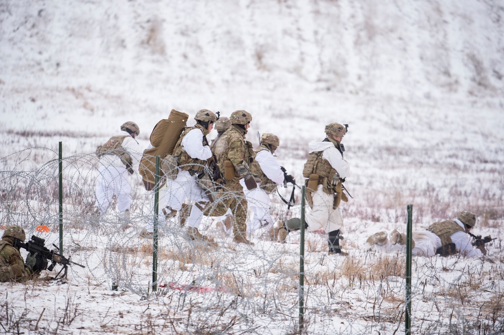 1 Geronimo paratroopers conduct live-fire training at JBER
