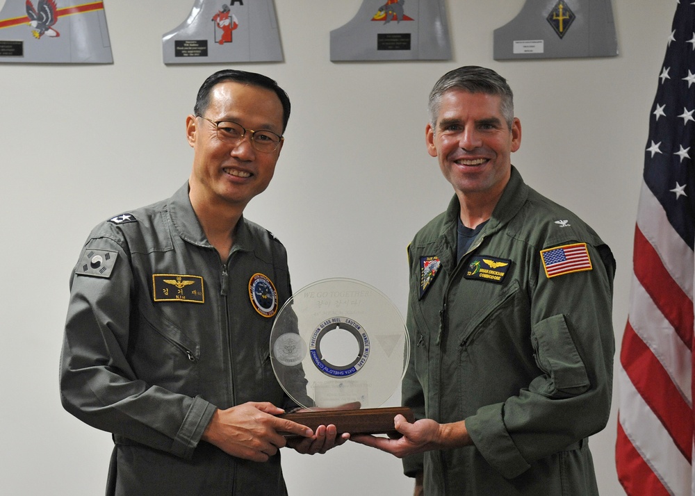 U.S. Navy and ROKN Leaders Exchange Gifts at 43rd MPACM