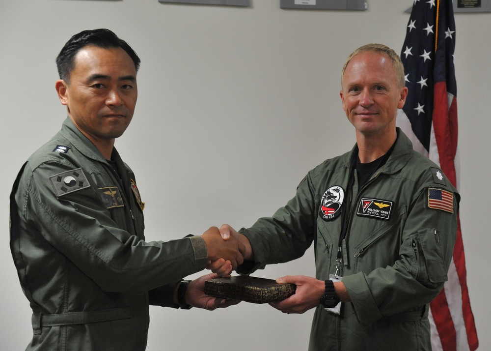 U.S. Navy and ROKN Leaders Exchange Gifts at 43rd MPACM