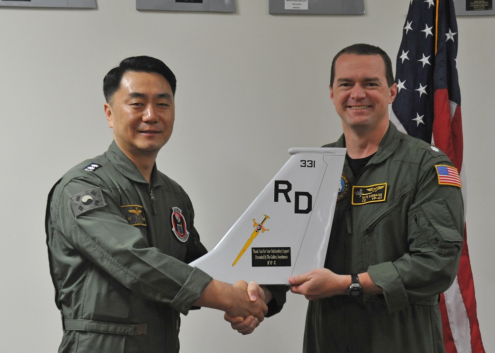 U.S. Navy and ROKN Leaders Exchange Gifts at 43rd MPACM