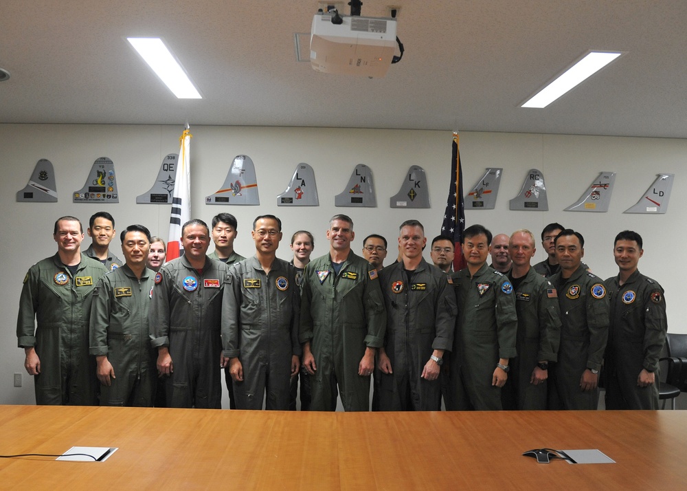 U.S. Navy and ROKN Leaders Exchange Gifts at 43rd MPACM