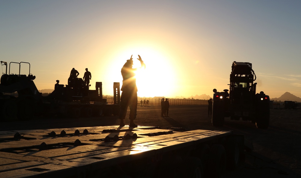 Soldiers from 264th CSSB and 1st Armored Cavalry Division load RTCH for movement to the Southwest border