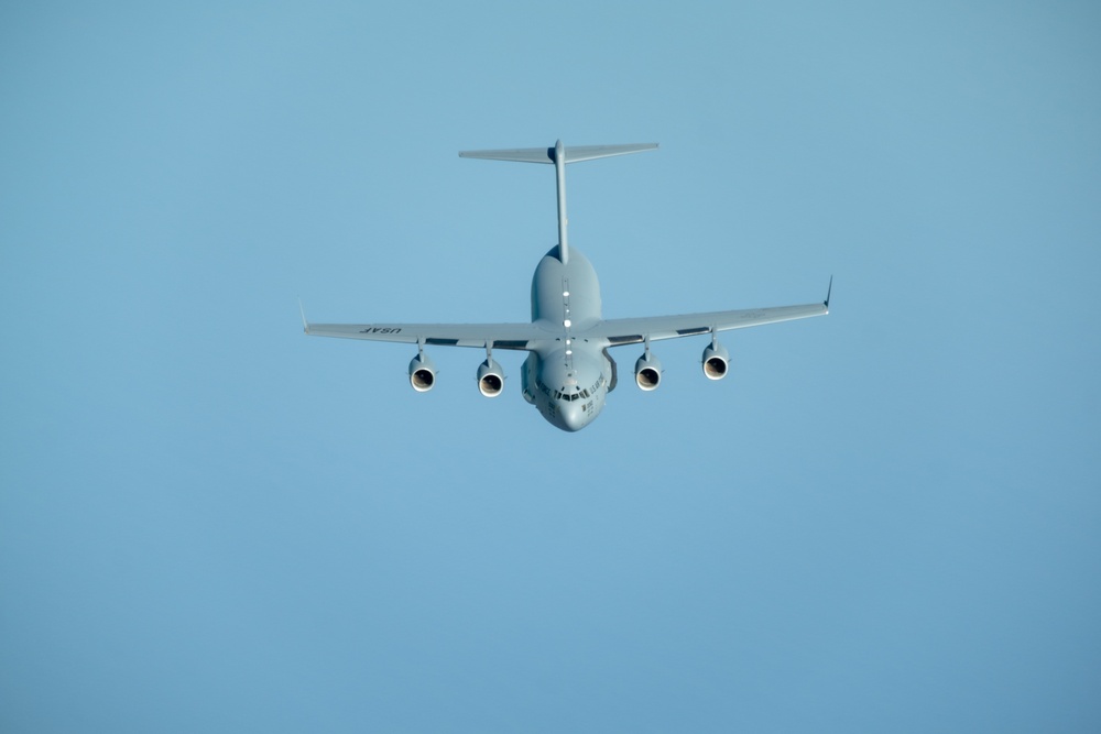 76th ARS refuels 437th AW