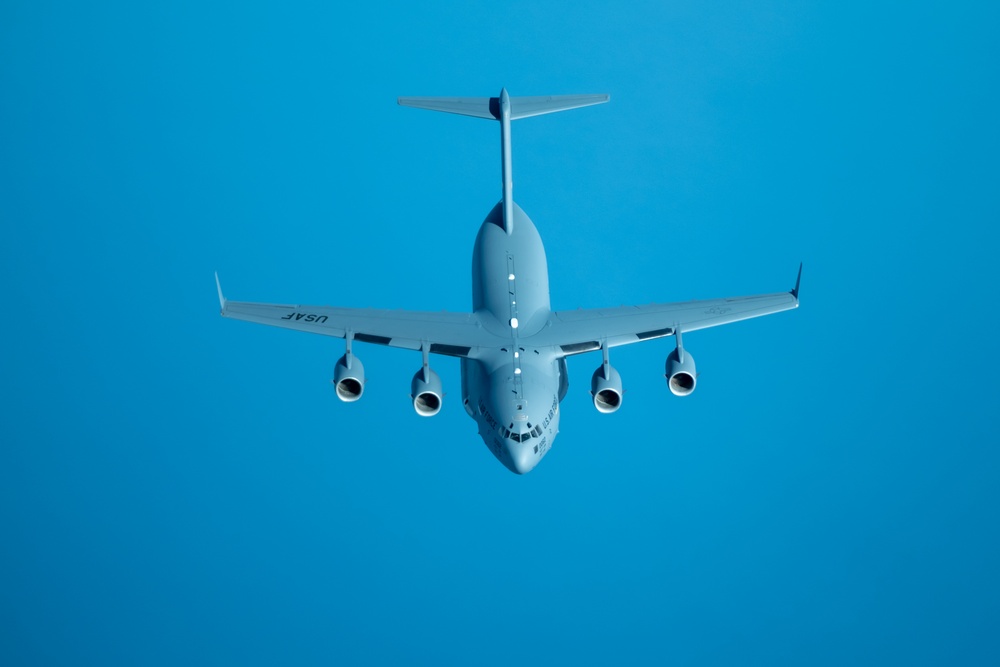 76th ARS refuels 437th AW