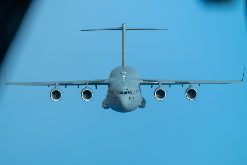 76th ARS refuels 437th AW