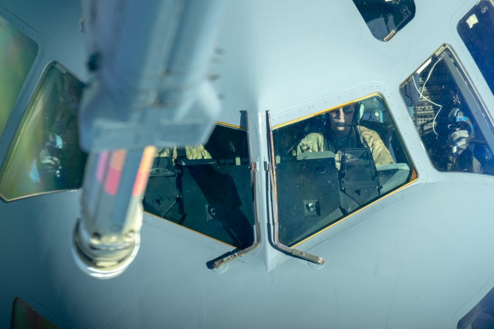 76th ARS refuels 437th AW