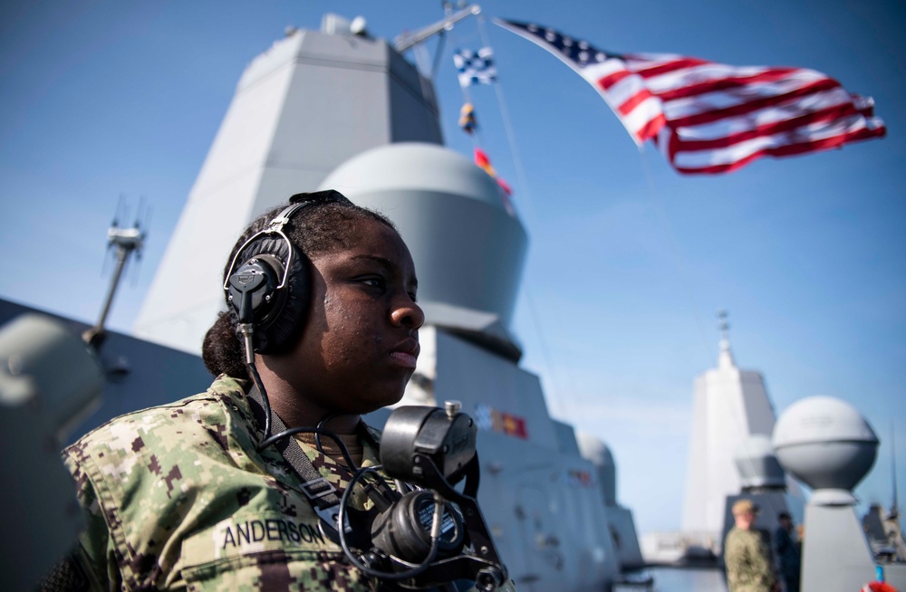 USS Green Bay arrives in Papua New Guinea